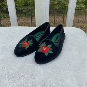 Vintage 90s Holiday Edition Embroidered Poinsettia Flats